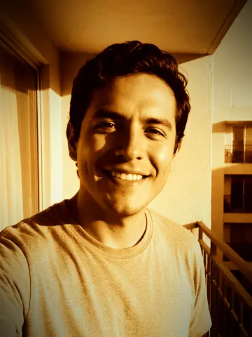 LinkedIn profile picture to avoid: heavy filter